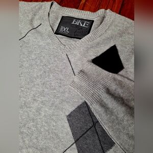 BKE Buckle Slim Fit Size XL Extra Large Gray Argyle V-Neck Cotton Sweater B5